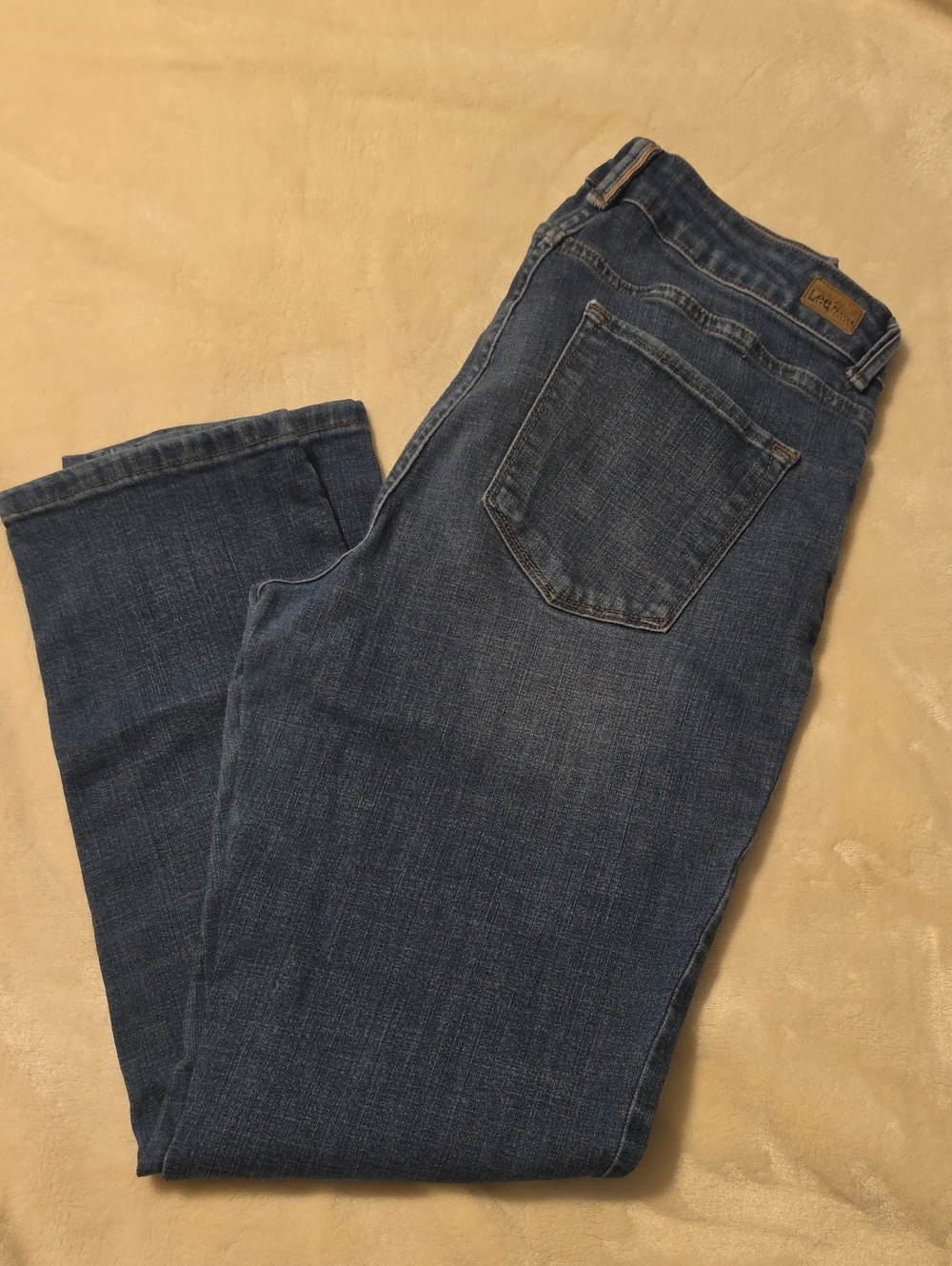 Lee Womens Medium Rise Curvy Jeans SIZE 12 in Medium Blue Denim